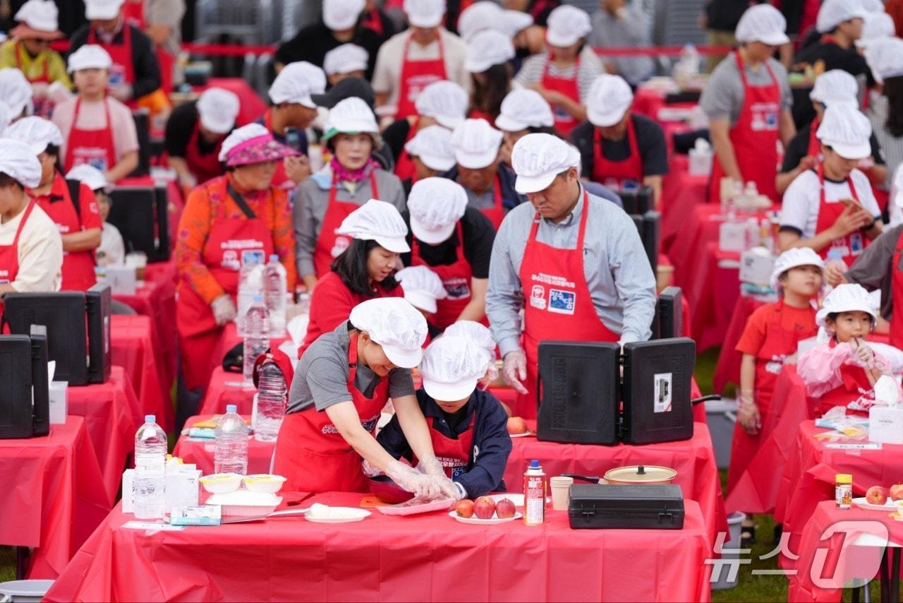 본문 이미지 - 전북 장수군은 제20회 장수 한우랑 사과랑 축제 프로그램 참가자를 모집한다고 11일 밝혔다. 자료사진(장수군 제공. 재판매 및 DB금지)2026.8.11/뉴스1