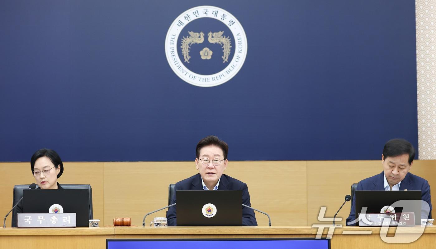 본문 이미지 - 이재명 대통령이 11일 정부세종청사에서 열린 국무회의에서 발언하고 있다. (청와대통신사진기자단) 2026.8.11 ⓒ 뉴스1 허경 기자