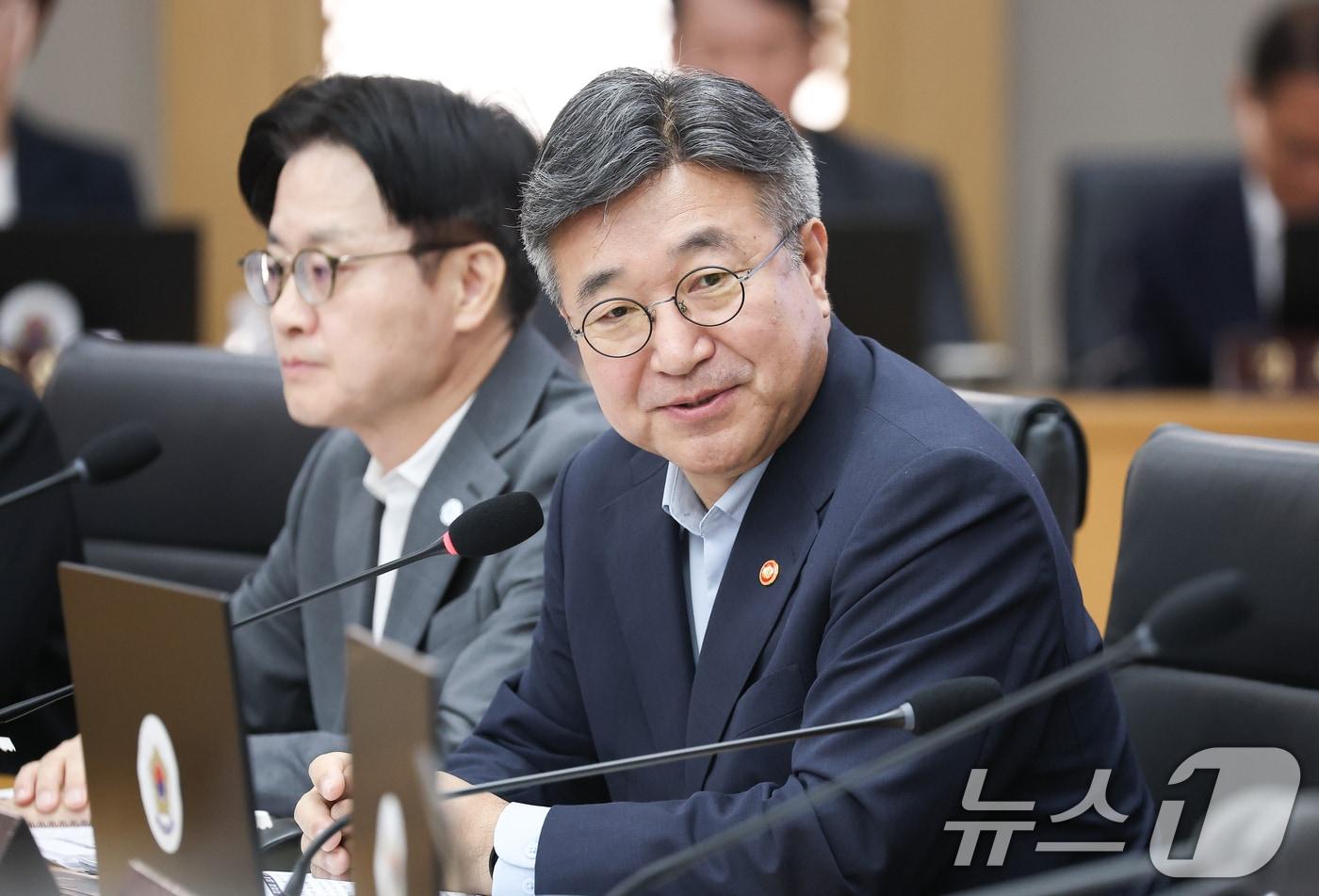 본문 이미지 - 윤호중 행정안전부 장관이 11일 정부세종청사에서 열린 국무회의에서 발언하고 있다. (청와대통신사진기자단) 2026.8.11 ⓒ 뉴스1 허경 기자