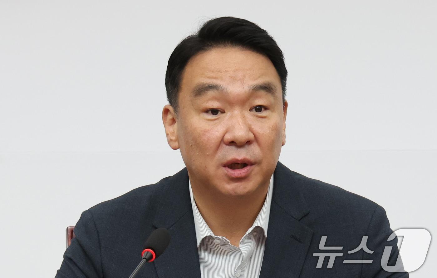 본문 이미지 - 정희용 선출직 공직자 평가혁신 TF 위원장이 11일 오전 서울 여의도 국회에서 열린 '선출직 공직자 평가혁신 TF 2차 회의'에서 인사말을 하고 있다. 2026.8.11 ⓒ 뉴스1 황기선 기자