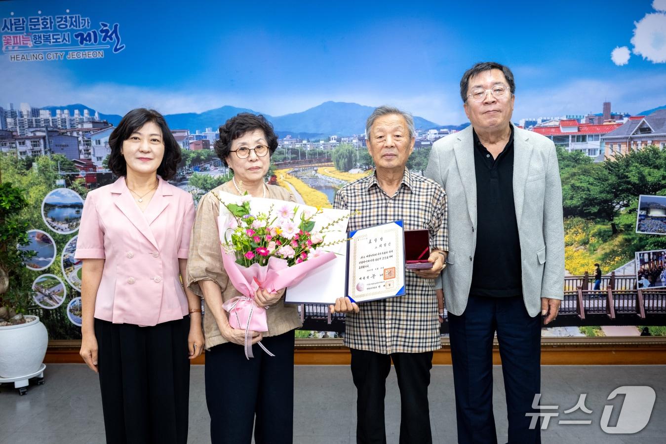 본문 이미지 - 독립유공자 고 최일신 유족에 대통령 표창 전수식.(제천시 제공. 재판매 및 DB금지)/ 