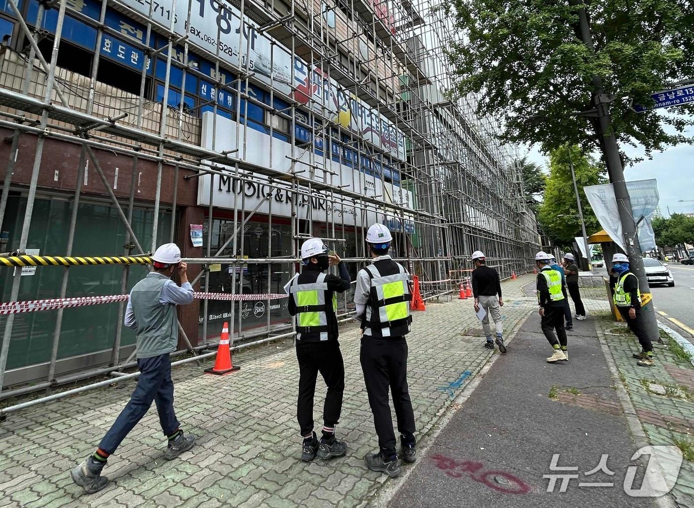 본문 이미지 - 전남광주통합특별시가 전남광주 북구 누문재개발사업 정비구역(B구역)에 대한 기획점검을 벌이고 있다.(사진=전남광주통합특별시 제공.)