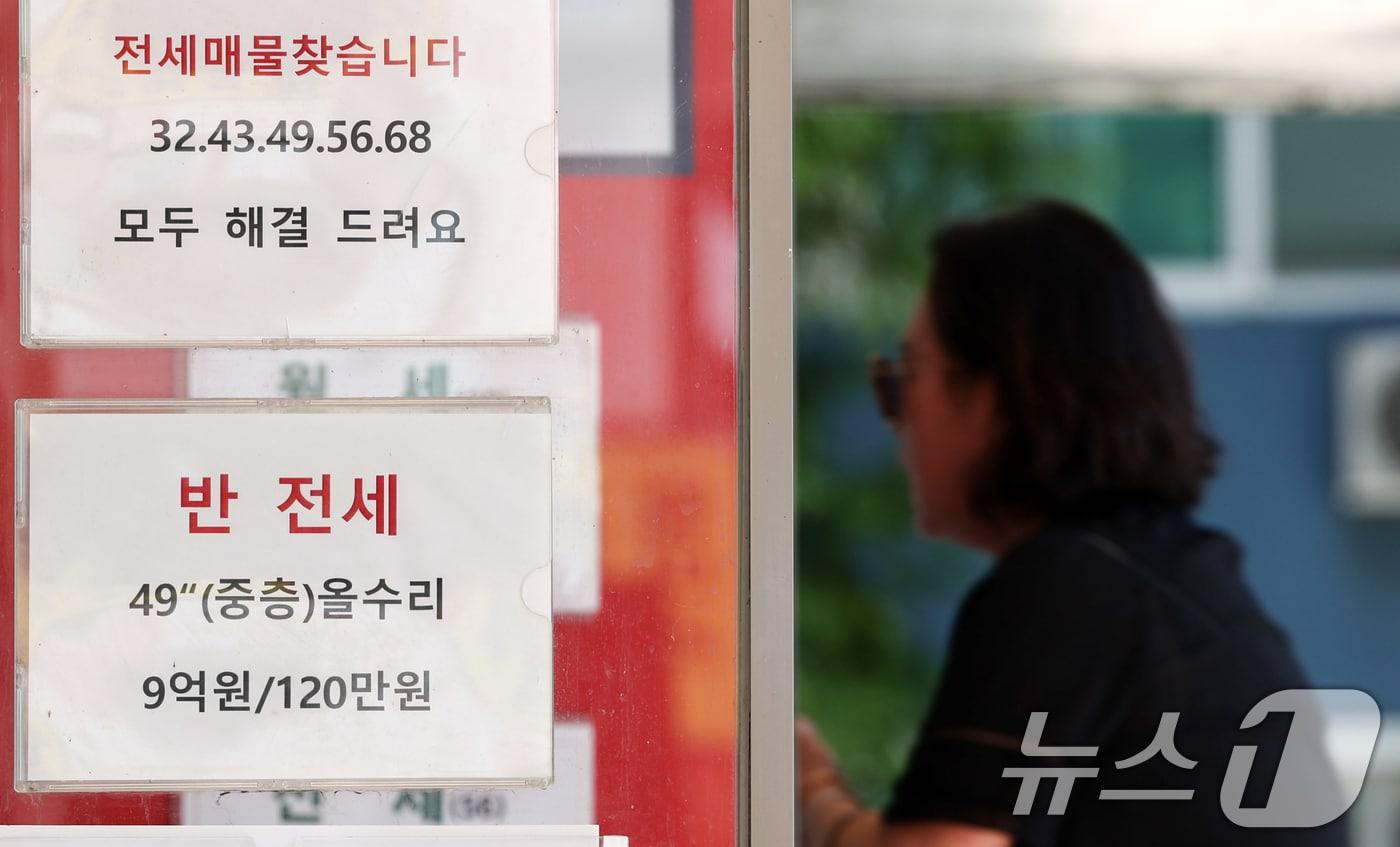 본문 이미지 - 서울 송파구 한 부동산 중개업소. (자료사진) ⓒ 뉴스1 최지환 기자