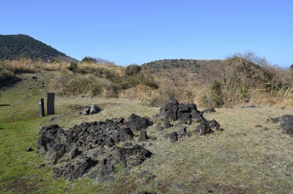 본문 이미지 - '제주 4.3 다랑쉬굴 은신처와 학살터' 전경(국가유산청 제공)