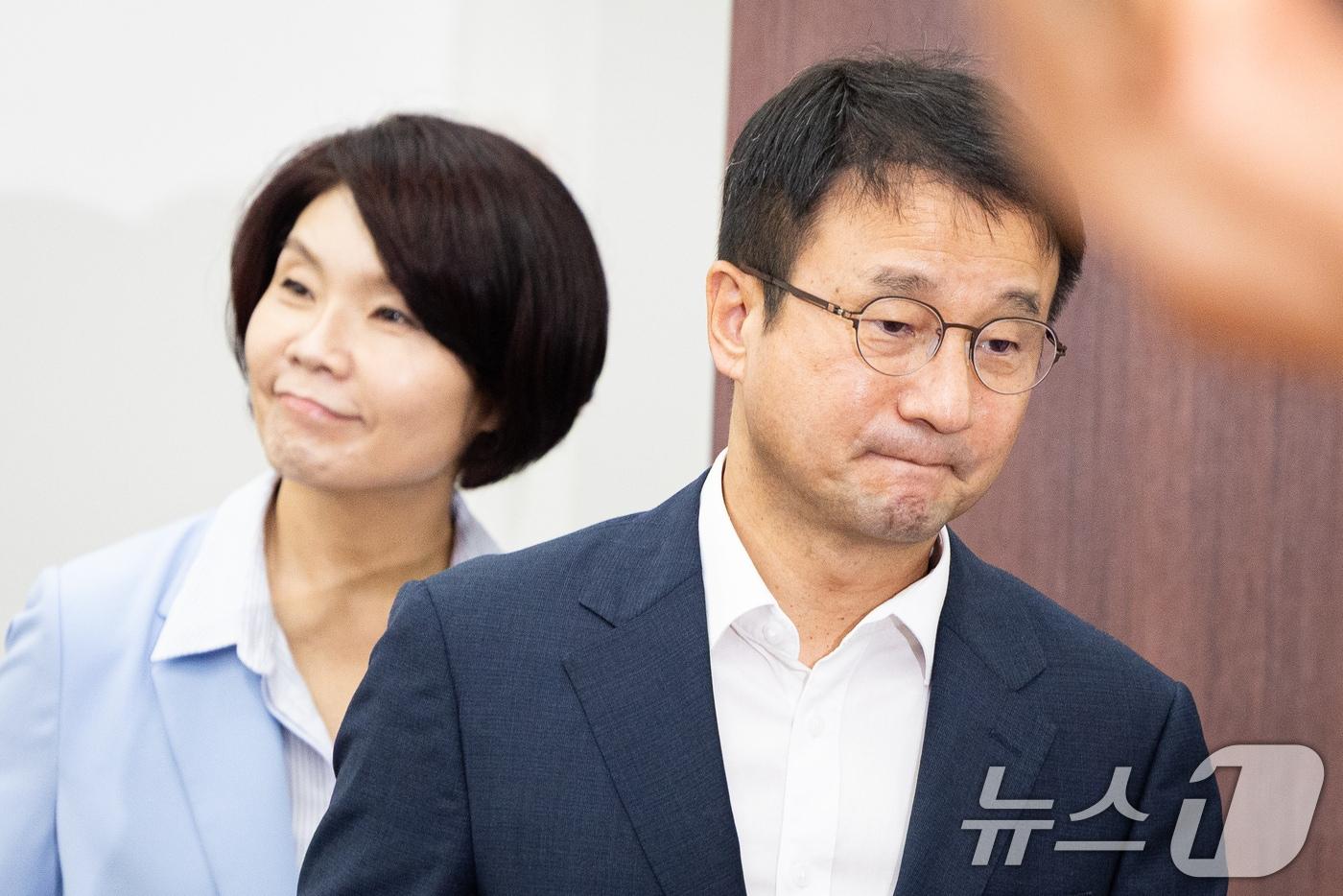 본문 이미지 - 한병도 더불어민주당 원내대표와 한정애 사무총장. 2026.8.12 ⓒ 뉴스1 유승관 기자