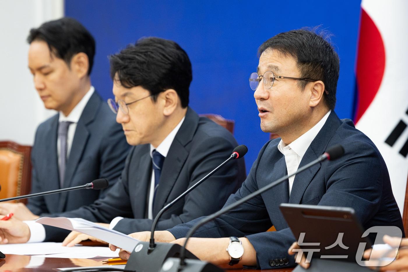 본문 이미지 - 한병도 더불어민주당 당대표 직무대행 겸 원내대표가 12일 서울 여의도 국회에서 열린 원내대책회의에서 모두 발언을 하고 있다. 2026.8.12 ⓒ 뉴스1 유승관 기자