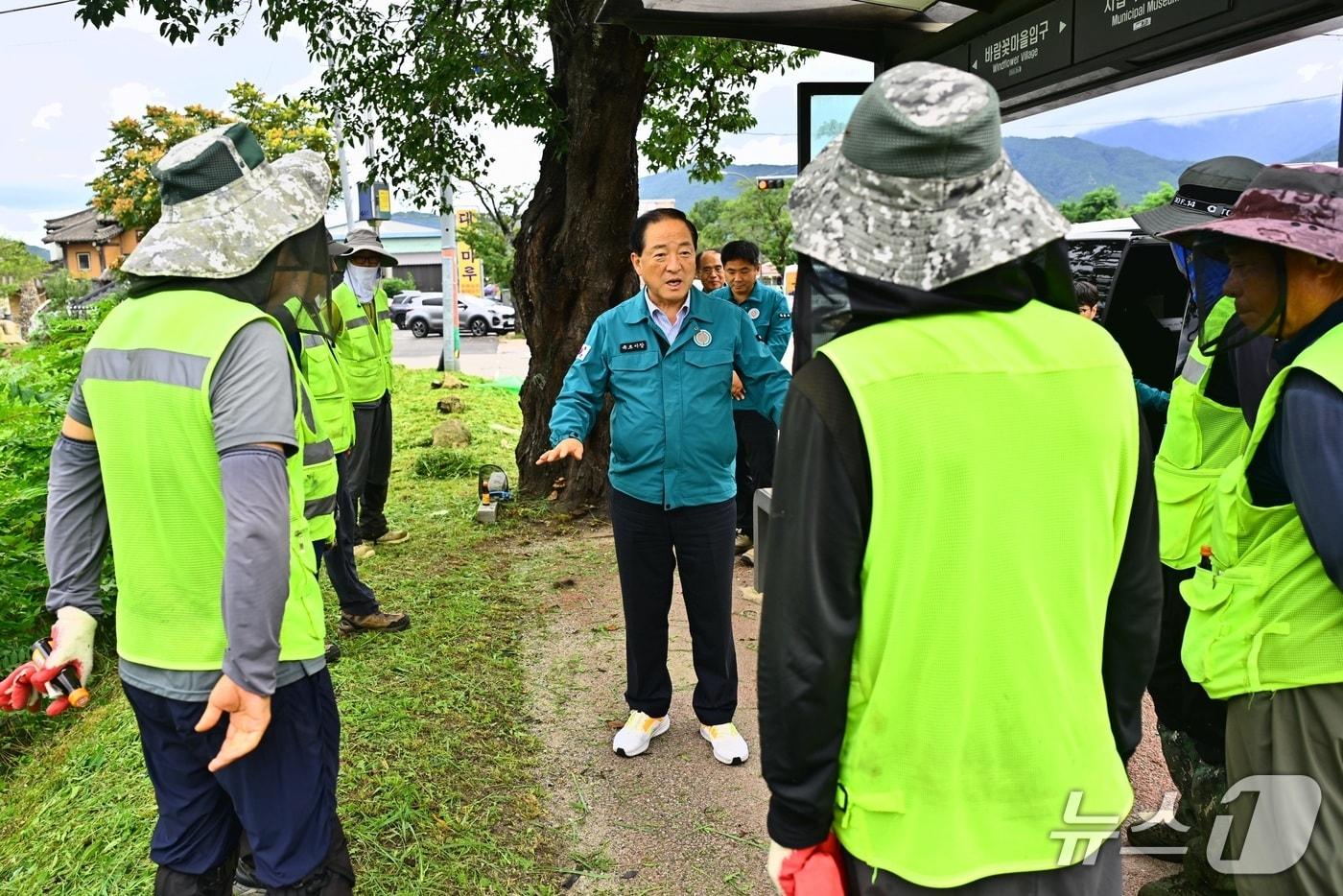 본문 이미지 - 현장 점검 중인 이병선 속초시장.(속초시 제공, 재판매 및 DB 금지) 2026.8.12/뉴스1