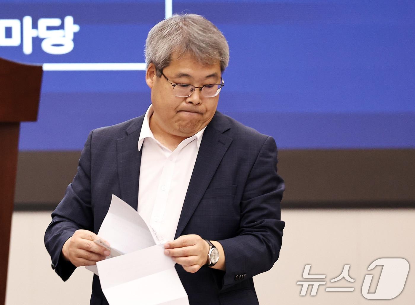 본문 이미지 - 홍석기 국가수사본부장이 12일 오전 서울 서대문구 경찰청에서 열린 불법사금융 전담수사관 전문화 교육에 앞서 인사말을 마치고 자리로 향하고 있다. 2026.8.12 ⓒ 뉴스1 구윤성 기자