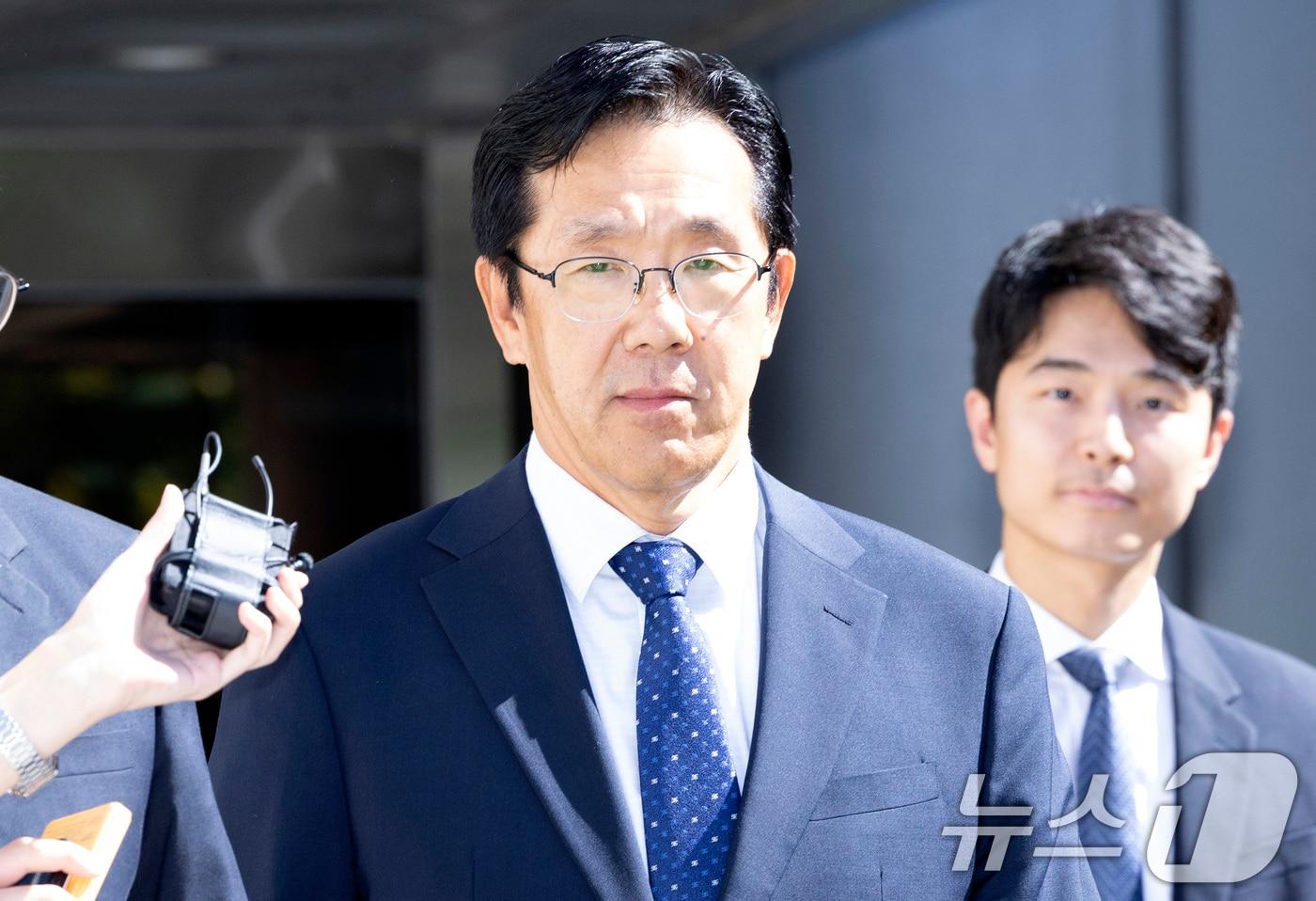 본문 이미지 - 채 상병 순직 사건 처리 과정에서 부당하게 관여한 혐의를 받는 황유성 전 국군방첩사령관이 12일 오후 서울 서초구 서울중앙지방법원에서 열린 구속 전 피의자 심문(영장실질심사)을 마치고 법정을 나서고 있다. 2026.8.12 ⓒ 뉴스1 최지환 기자