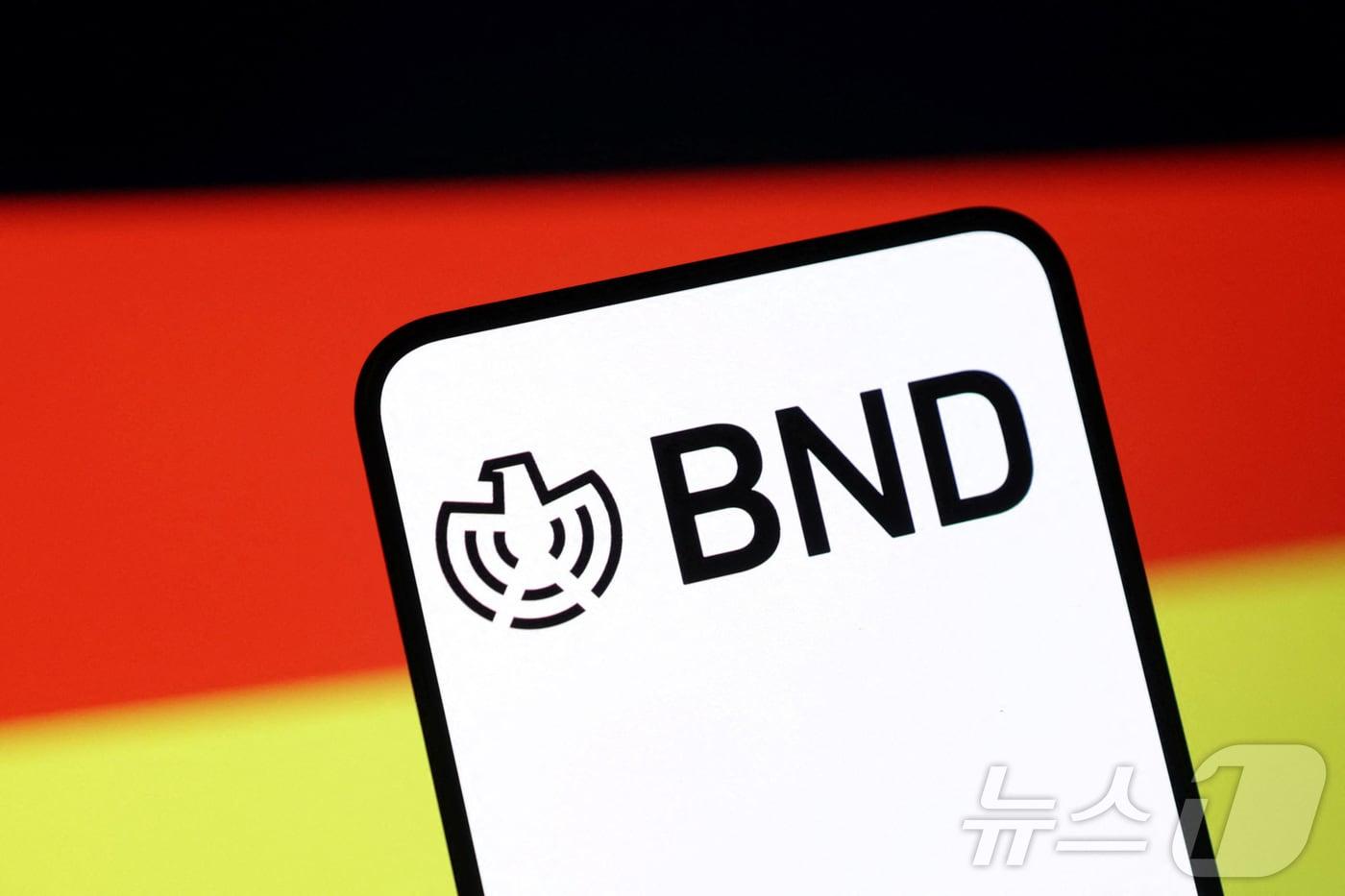 본문 이미지 - 독일 연방정보국(BND) 로고와 독일 국기 일러스트. 2025.5.7, ⓒ 로이터=뉴스1