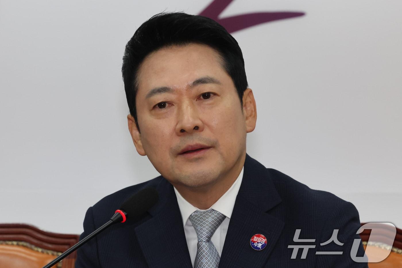 본문 이미지 - 장동혁 국민의힘 대표가 13일 오전 서울 여의도 국회에서 열린 최고위원회의에서 모두 발언을 하고 있다. 2026.8.13 ⓒ 뉴스1 황기선 기자