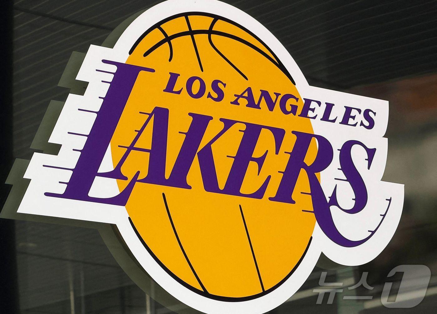 본문 이미지 - NBA LA 레이커스의 로고. ⓒ AFP=뉴스1