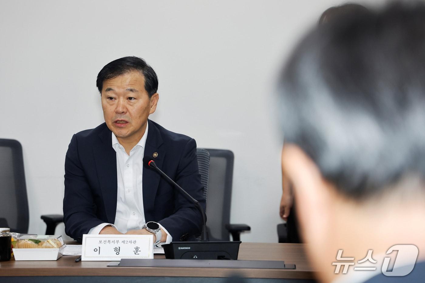 본문 이미지 - 보건복지부는 13일 '국립의학전문대학원 설립준비위원회' 제2차 회의를 이형훈 설립준비위원장(복지부 제2차관) 주재로 진행했다.(보건복지부 제공)
