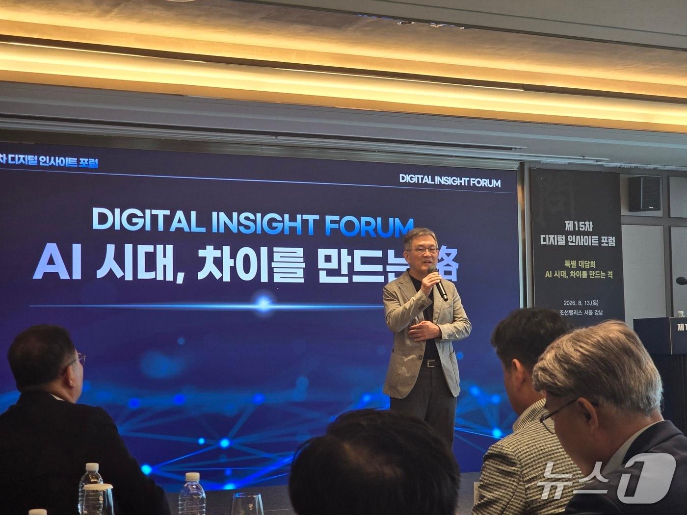 본문 이미지 - 권오현 전 삼성전자 회장이 13일 서울 강남구 조선팰리스에서 열린 한국정보통신진흥협회(KAIT) '디지털 인사이트 포럼' 특별 대담회에서 답변하고 있다. 2026.8.13 ⓒ 뉴스1 양새롬 기자