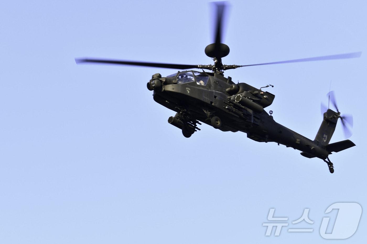 본문 이미지 - AH-64E 아파치 헬리콥터. 2018.4.7 ⓒ AFP=뉴스1 (자료사진)