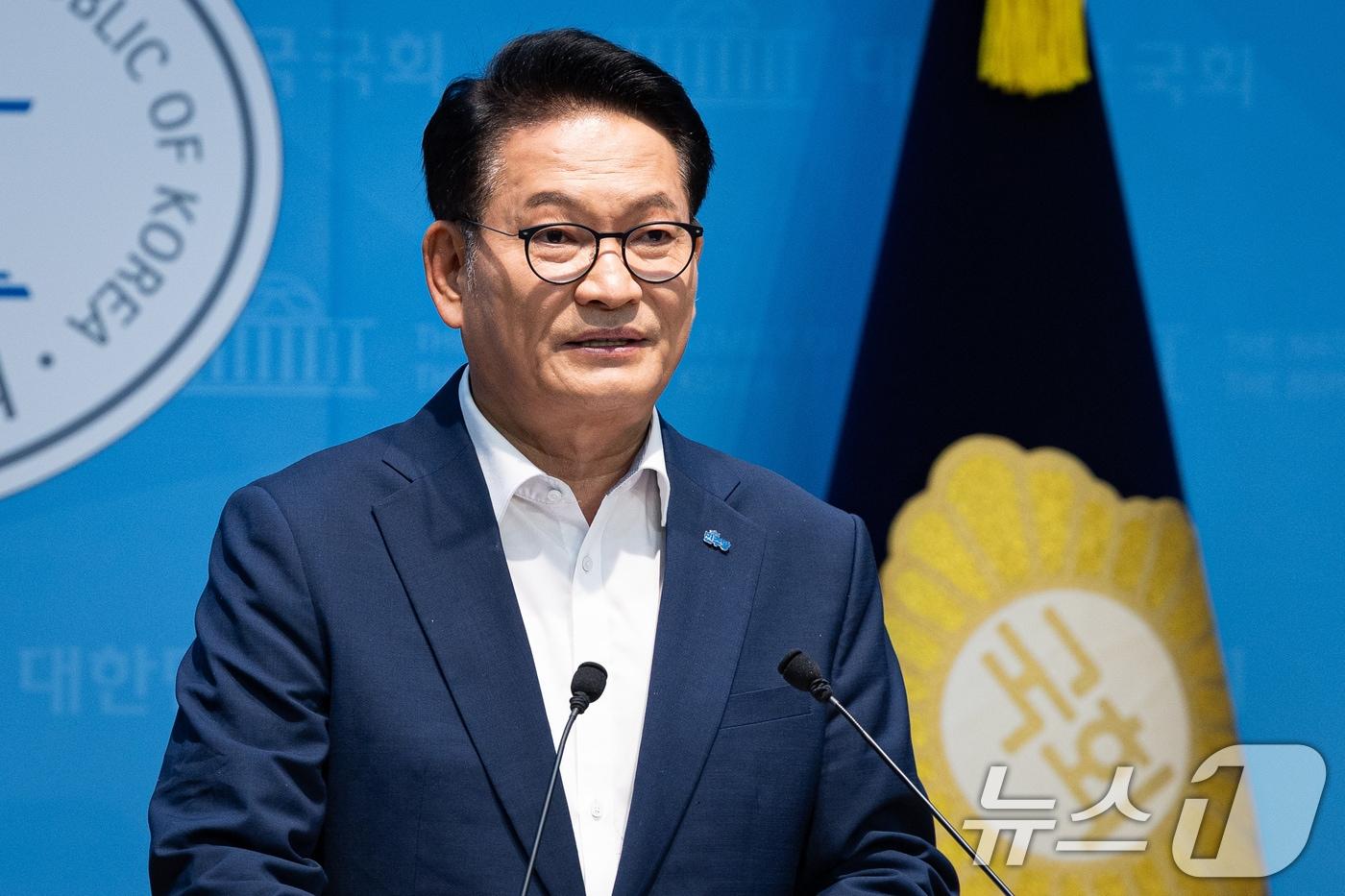 본문 이미지 - 송영길 더불어민주당 당대표 후보가 13일 서울 여의도 국회 소통관에서 민생현안 관련 기자회견을 하고 있다. 2026.8.13 ⓒ 뉴스1 유승관 기자