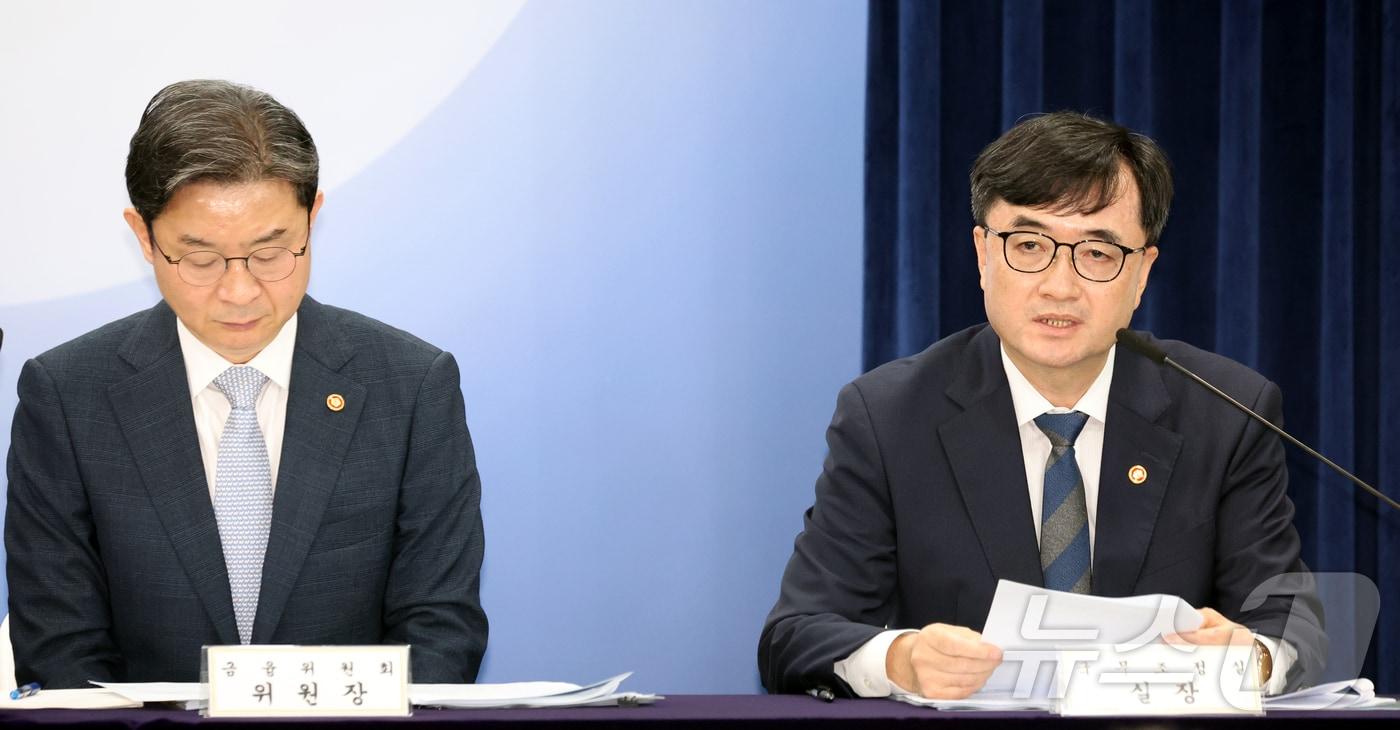 본문 이미지 - 임기근 국무조정실장이 13일 서울 종로구 세종대로 정부서울청사에서 전월세 및 매매시장 안정을 위한 주택 신속공급 방안 및 부동산 시장 안정을 위한 금융 종합대책을 발표하고 있다. ⓒ 뉴스1 김명섭 기자