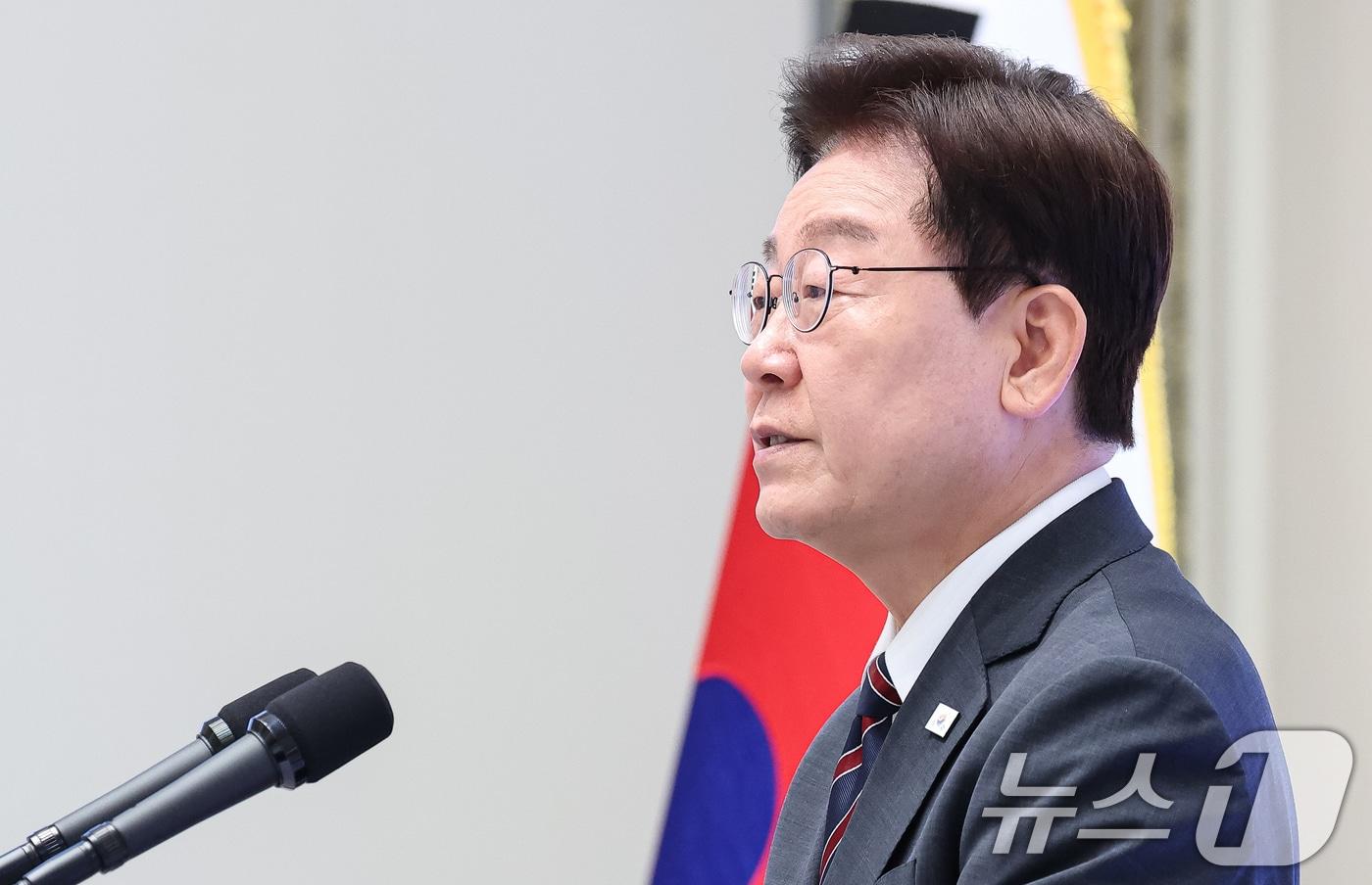 본문 이미지 - 이재명 대통령이 13일 청와대에서 열린 국가유공자 및 보훈 가족 초청 오찬 행사에서 발언을 하고 있다. (청와대통신사진기자단) 2026.8.13 ⓒ 뉴스1 이재명 기자