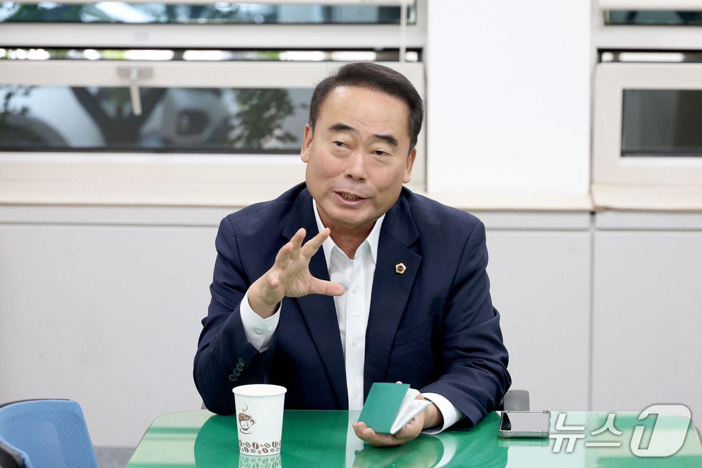 본문 이미지 - 조성칠 대전시의회 의장이 13일 오전 시의회 기자실에서 간담회를 하고 있다. (시의회 제공) / 뉴스1