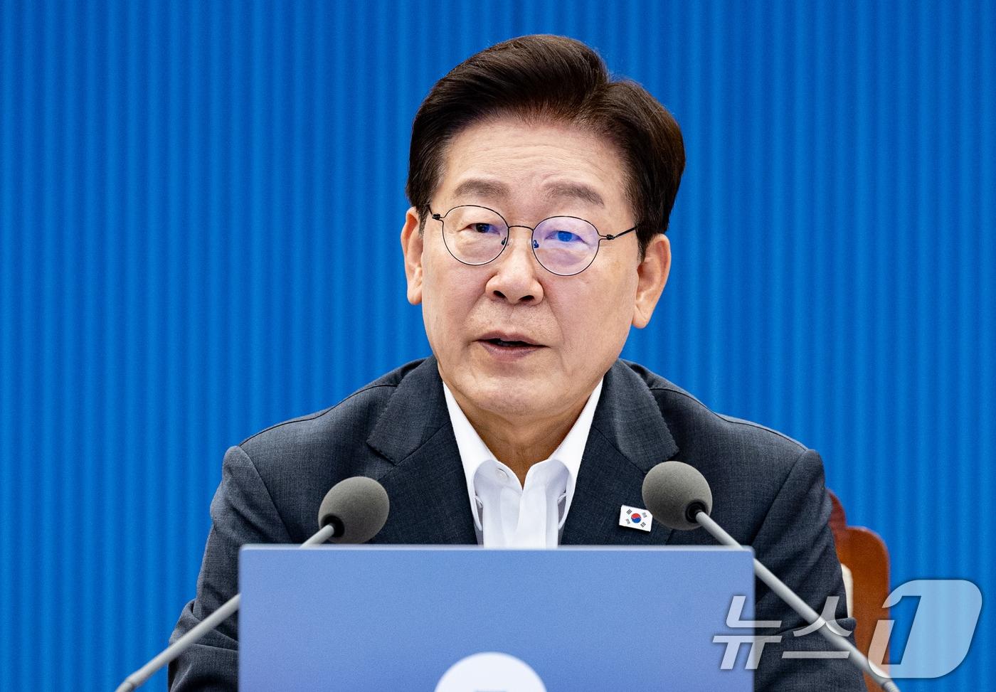 본문 이미지 - 이재명 대통령이 13일 청와대에서 열린 수석보좌관회의에서 발언을 하고 있다. 2026.8.13 ⓒ 뉴스1 이재명 기자