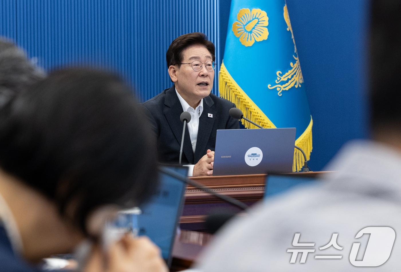 본문 이미지 - 이재명 대통령이 13일 청와대에서 열린 수석보좌관회의에서 발언을 하고 있다. 2026.8.13 ⓒ 뉴스1 이재명 기자