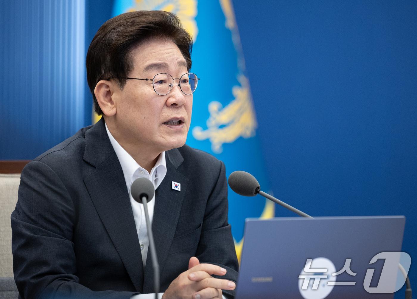 본문 이미지 - 이재명 대통령이 13일 청와대에서 열린 수석보좌관회의에서 발언을 하고 있다. 2026.8.13 ⓒ 뉴스1 이재명 기자