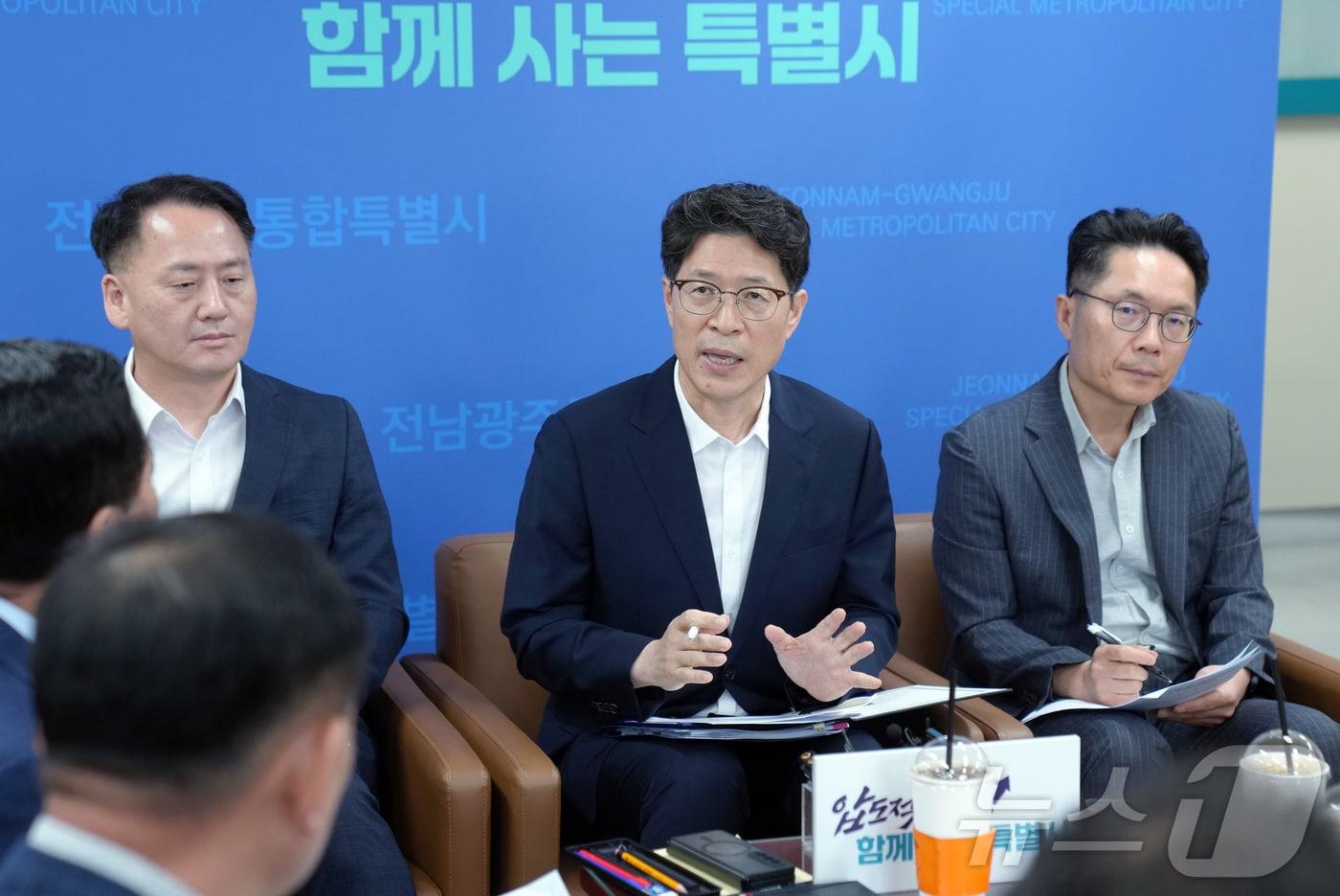 본문 이미지 - 황기연 전남광주통합특별시 행정부시장이 13일 무안청사 기자실에서 부시장 시민추천제 입장 설명 관련 기자간담회를 하고 있다.(전남광주통합특별시 제공. 재판매 및 DB금지) 2026.8.13 ⓒ 뉴스1 