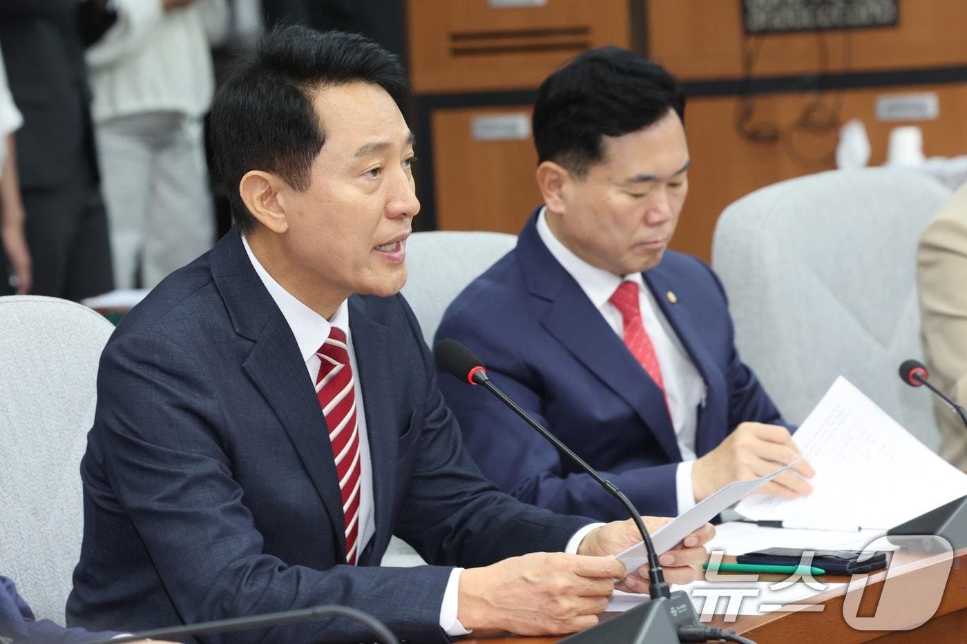 본문 이미지 - 오세훈 서울시장이 서울 여의도 국회에서 열린 국민의힘 원내대책회의에서 발언을 하고 있다. 2026.8.14 ⓒ 뉴스1 황기선 기자