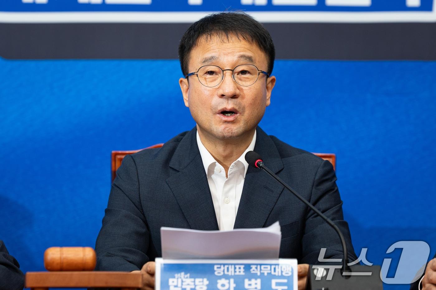 본문 이미지 - 한병도 더불어민주당 당대표 직무대행 겸 원내대표가 14일 서울 여의도 국회에서 열린 최고위원회의에서 모두 발언을 하고 있다. 2026.8.14 ⓒ 뉴스1 유승관 기자