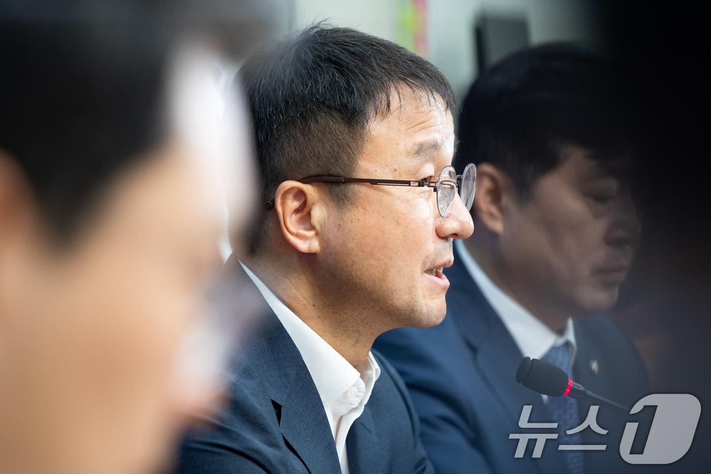 본문 이미지 - 한병도 더불어민주당 당대표 직무대행 겸 원내대표가 14일 서울 여의도 국회에서 열린 최고위원회의에서 모두 발언을 하고 있다. 2026.8.14 ⓒ 뉴스1 유승관 기자