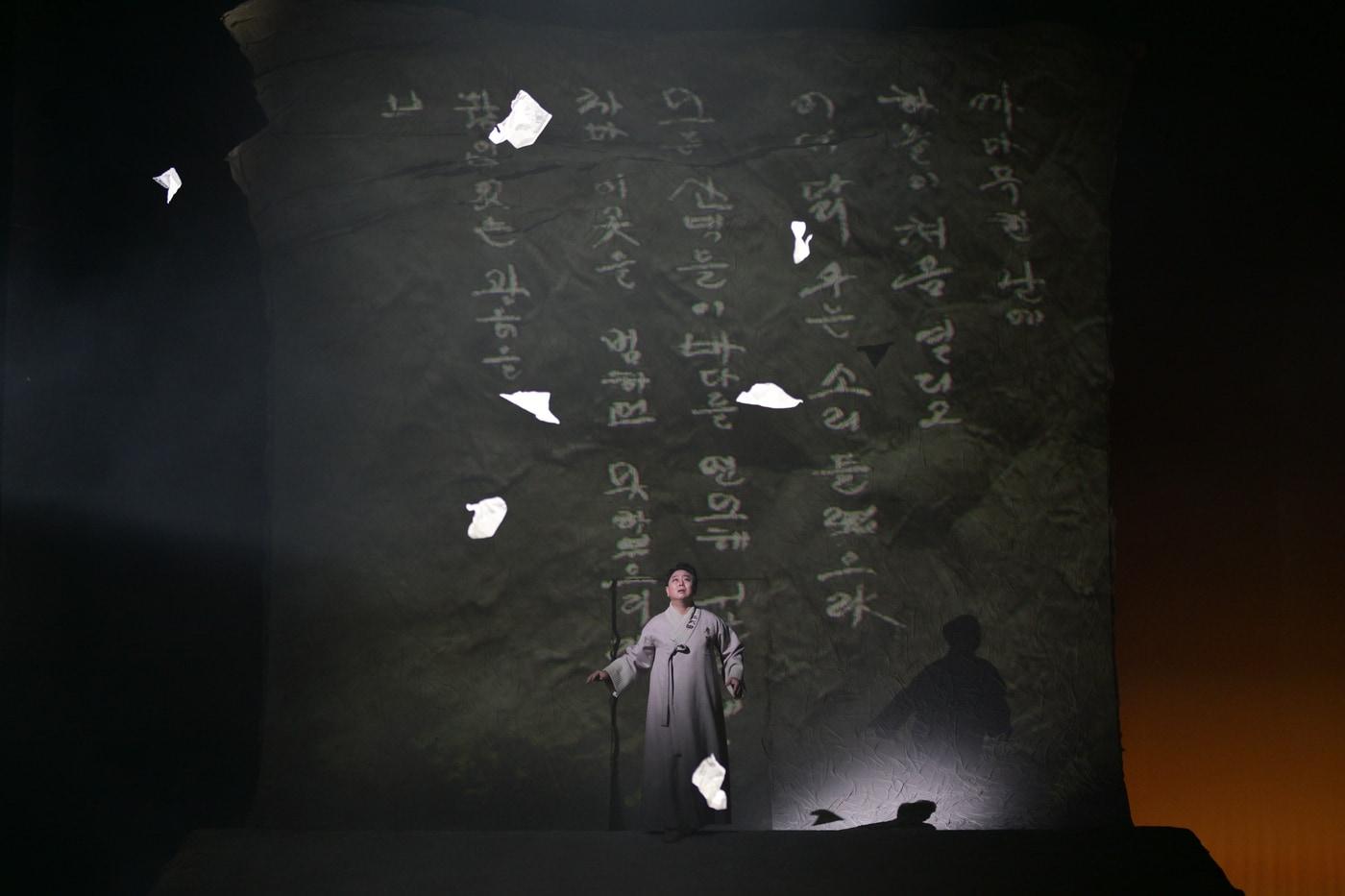 본문 이미지 - 오페라 '264, 그 한 개의 별' 공연 장면(대구오페라하우스 제공)