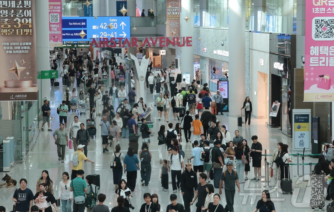 본문 이미지 -  인천국제공항 출국장 면세점 모습. 2026.8.14 ⓒ 뉴스1 권현진 기자