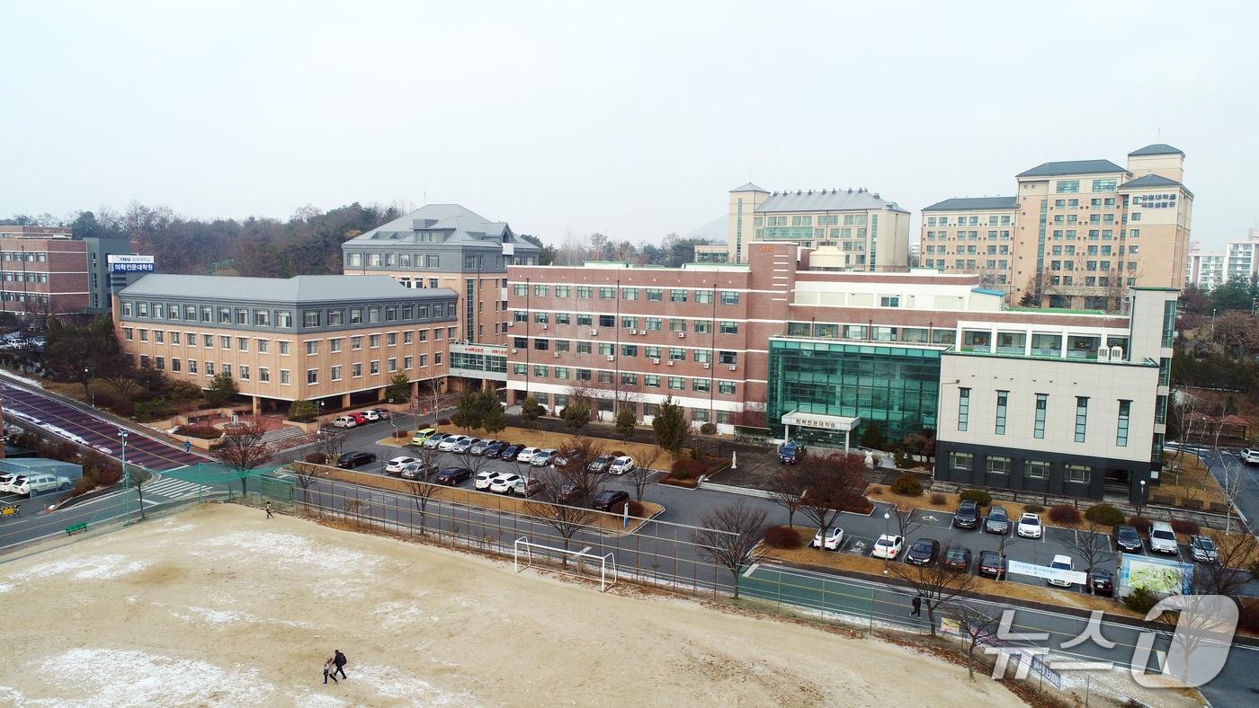 본문 이미지 - 강원대학교 춘천캠퍼스 의과대학 전경.(강원대 제공, 재판매 및 DB금지)