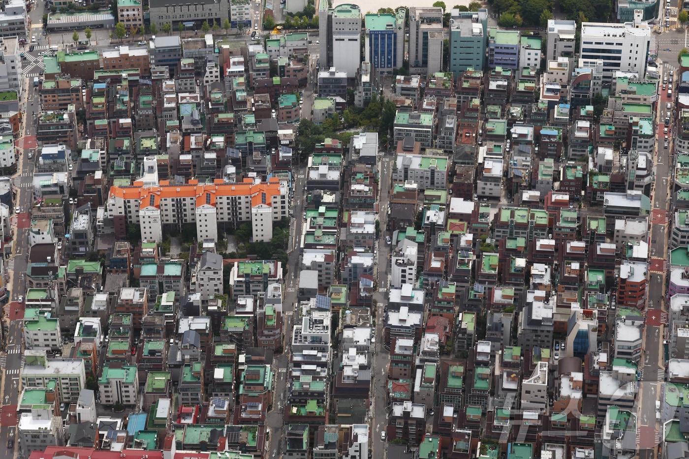 본문 이미지 - 서울 송파구 롯데월드타워에서 바라본 빌라 단지. 2026.8.14 ⓒ 뉴스1 김민지 기자