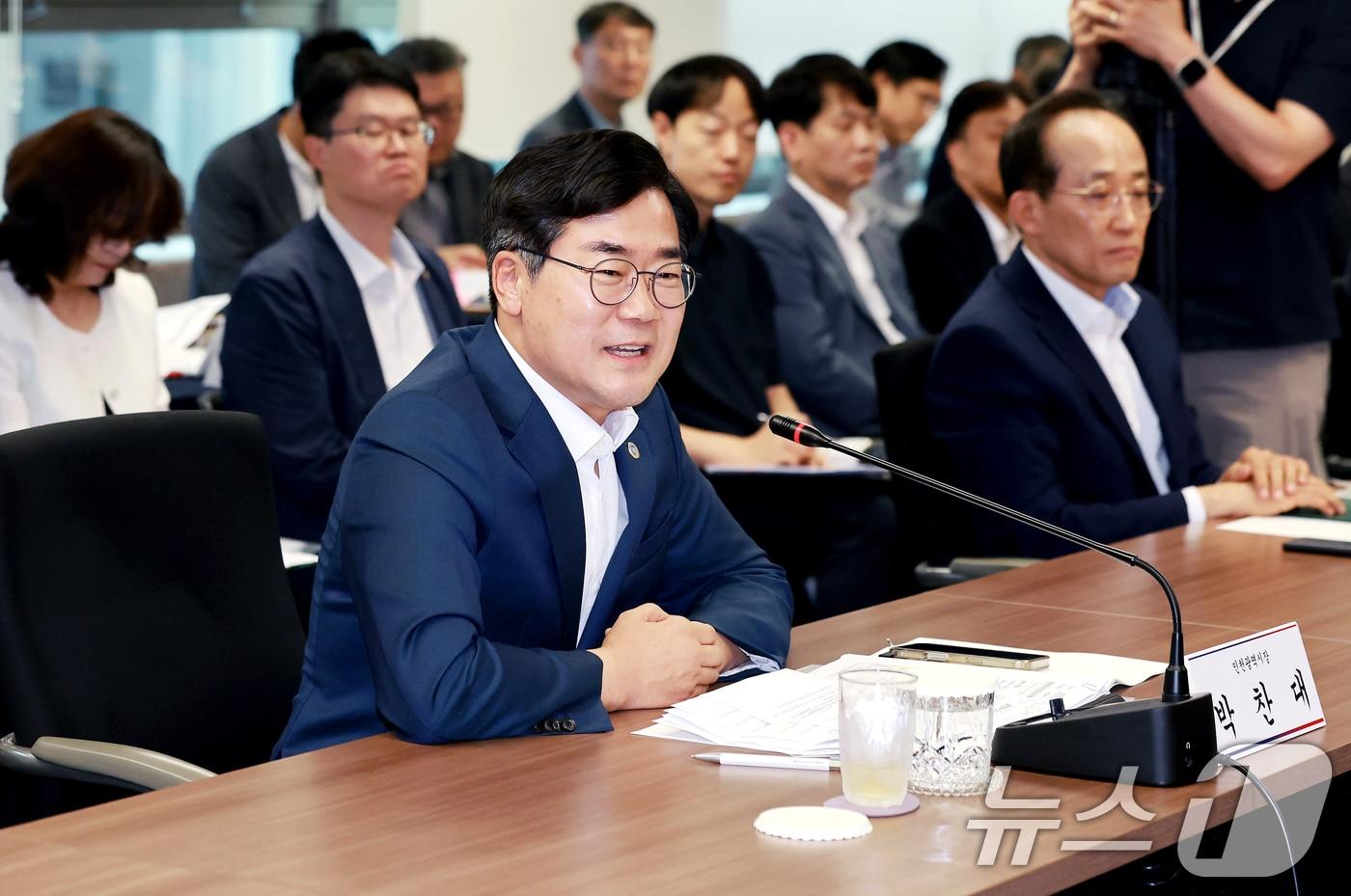 본문 이미지 - 박찬대 인천시장이 14일 서울 종로구 광화문빌딩에서 열린 제61차 대한민국시도지사협의회 정기총회에서 인사말을 하고 있다. 2026.8.14 ⓒ 뉴스1 이호윤 기자