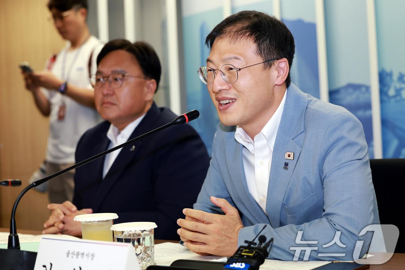 본문 이미지 - 김상욱 울산시장이 지난 14일 서울 종로구 광화문빌딩에서 열린 제61차 대한민국시도지사협의회 정기총회에서 인사말을 하고 있다. 2026.8.14 ⓒ 뉴스1 이호윤 기자
