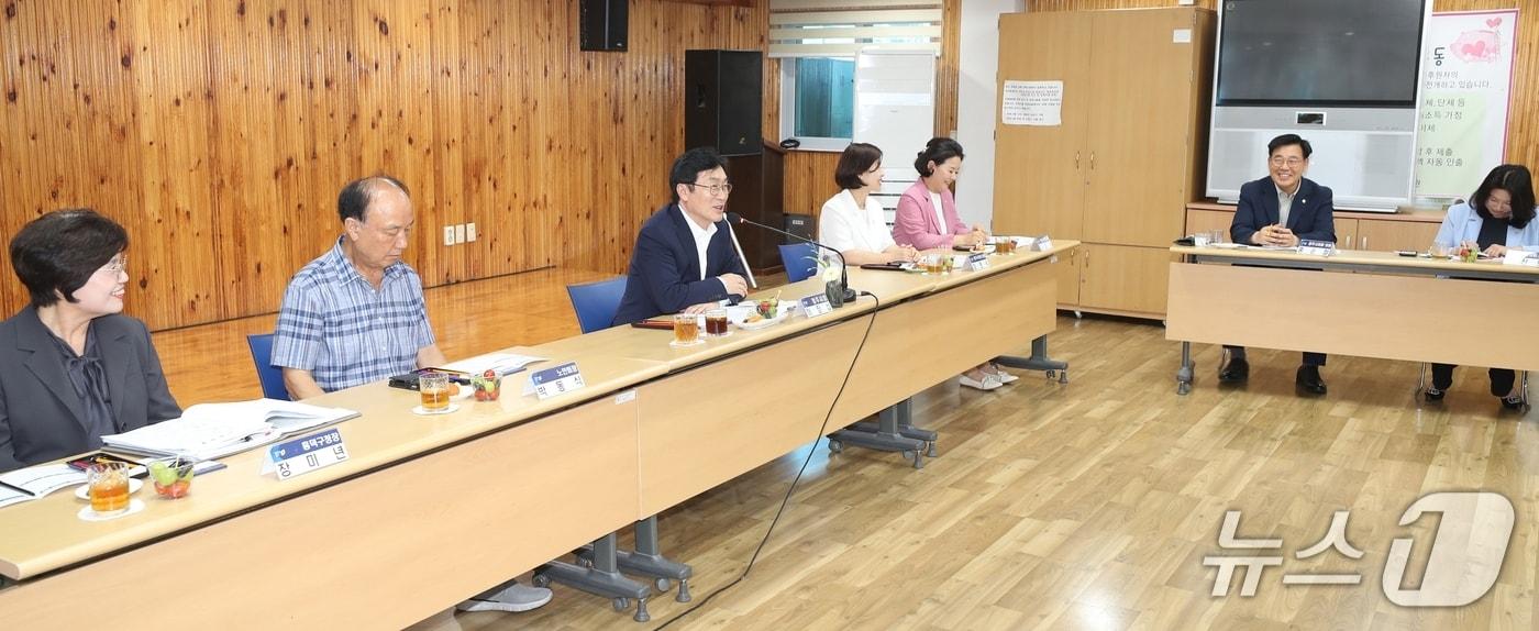 본문 이미지 - 이장섭 청주시장 복대2동 주민과의 대화.(시 제공. 재판매 및 DB금지)/뉴스1