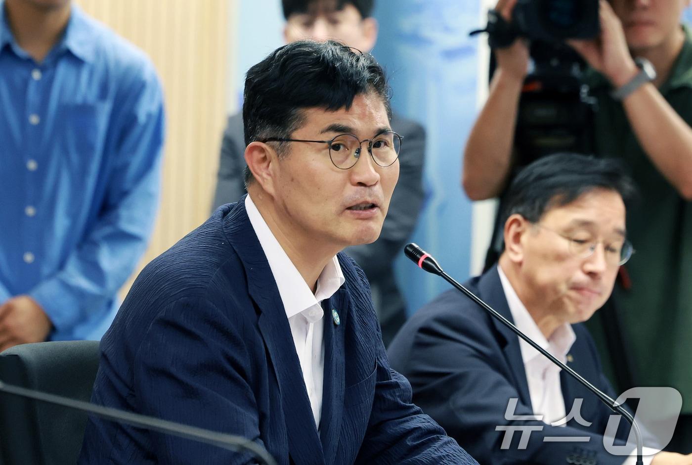 본문 이미지 - 이원택 전북도지사가 14일 서울 종로구 광화문빌딩에서 열린 제61차 대한민국시도지사협의회 정기총회에서 인사말을 하고 있다. 2026.8.14 ⓒ 뉴스1 이호윤 기자