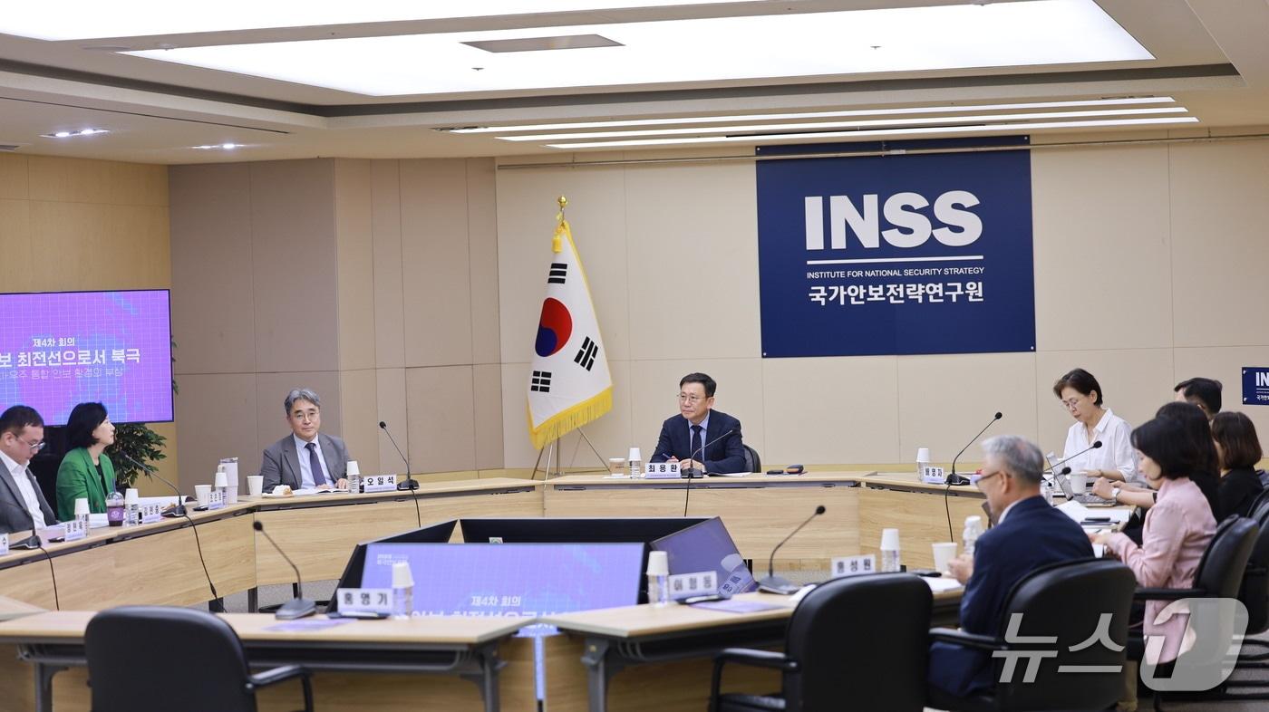 본문 이미지 - 국가안보전략원구원은 14일 '신안보의 최전선으로서 북극: 극지–우주 통합 안보환경의 부상'을 주제로 제 4차 북극안보포럼을 개최했다. (국가안보전략연구원 제공)