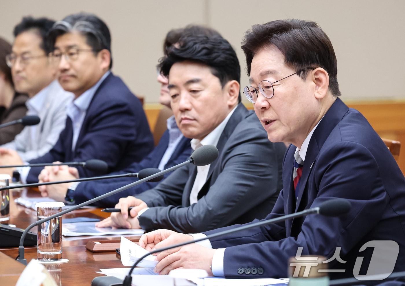 본문 이미지 - 이재명 대통령이 14일 청와대에서 열린 청년정책 대전환을 위한 청년정책 전문가 간담회에서 발언하고 있다. (청와대통신사진기자단) 2026.8.14 ⓒ 뉴스1 이재명 기자
