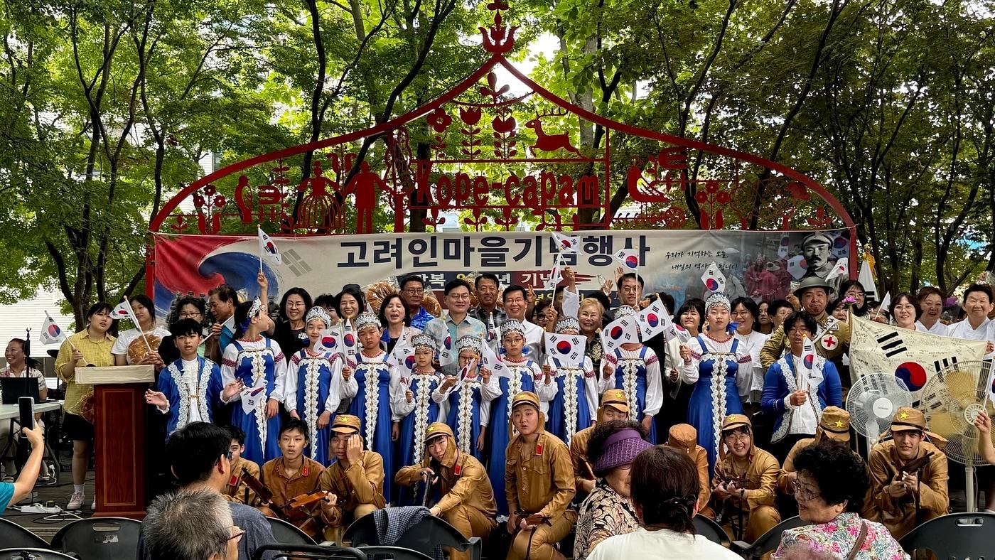 본문 이미지 - 법무부 지정 동포체류지원센터인 '광주 고려인마을'이 15일 오전 전남광주통합특별시 광산구 월곡동 일대에서 봉오동 전투 재현 행사를 개최하고 있다. (법무부제공. 재판매 및 DB금지) 2026.8.15 ⓒ 뉴스1