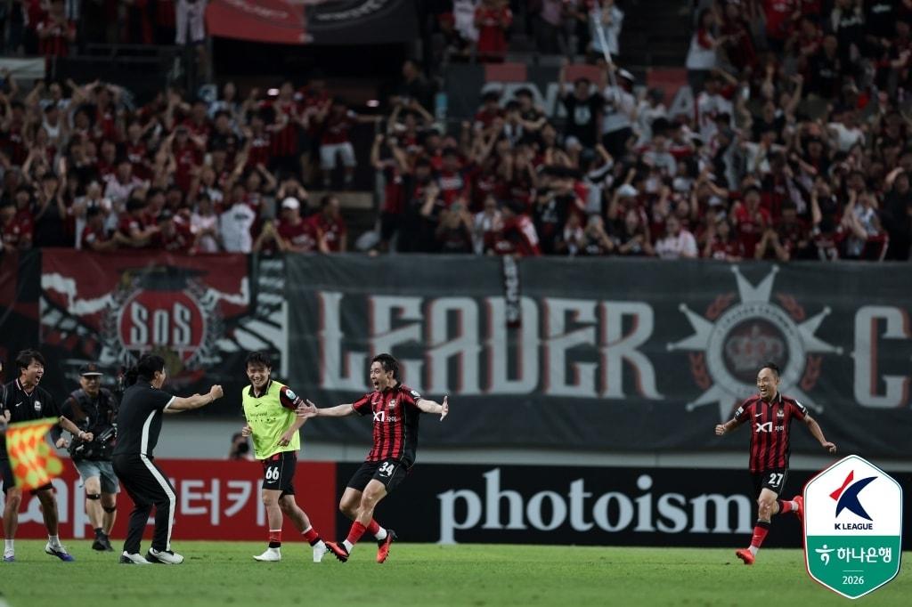 본문 이미지 - 서울 송민규가 득점 후 기뻐하고 있다.(한국프로축구연맹 제공) 