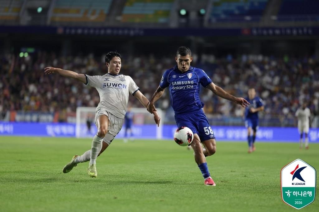 본문 이미지 - 수원 삼성과 수원FC가 2-2 무승부를 기록했다.(한국프로축구연맹 제공) 