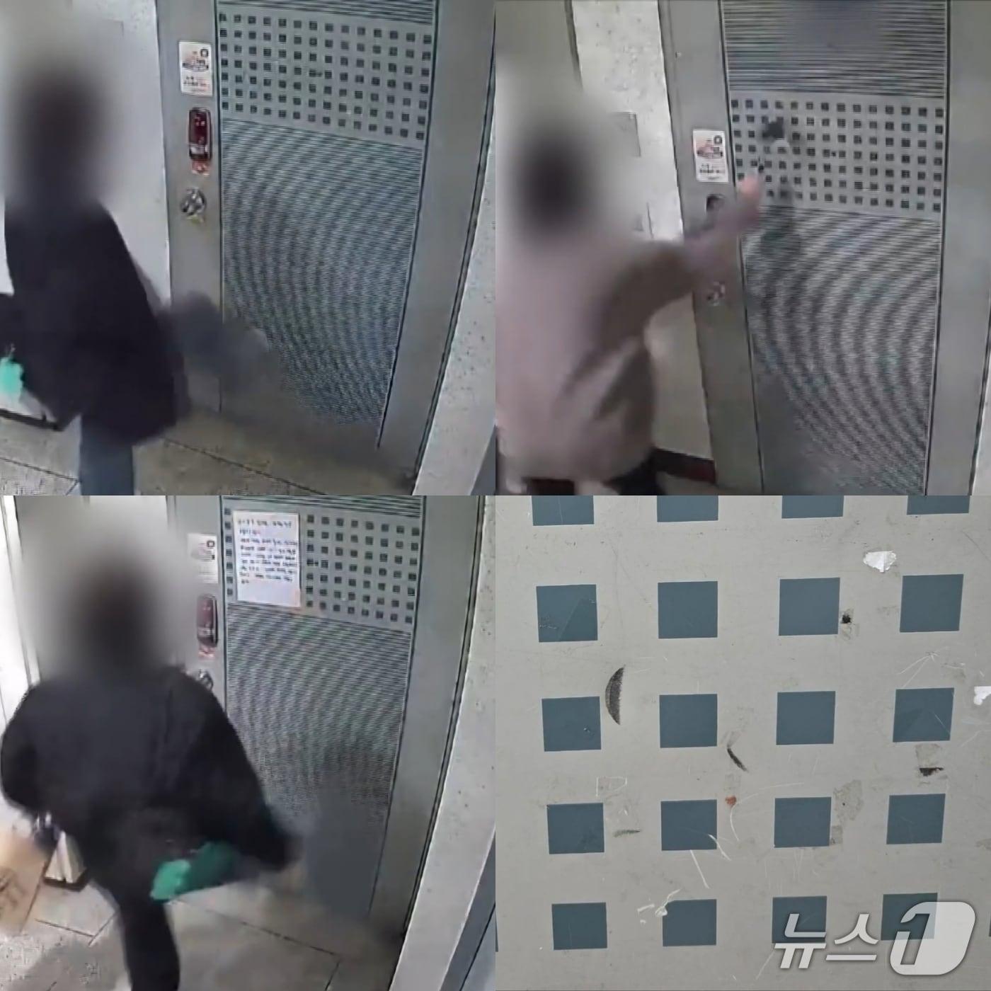 본문 이미지 - 대구의 한 아파트에서 층간소음으로 인해 아랫집 주민이 윗집 현관으로 찾아와 망치와 발로 문을 치고 있다.(유튜브 'JTBC 사건반장' 캡쳐)2026.8.16/뉴스1
