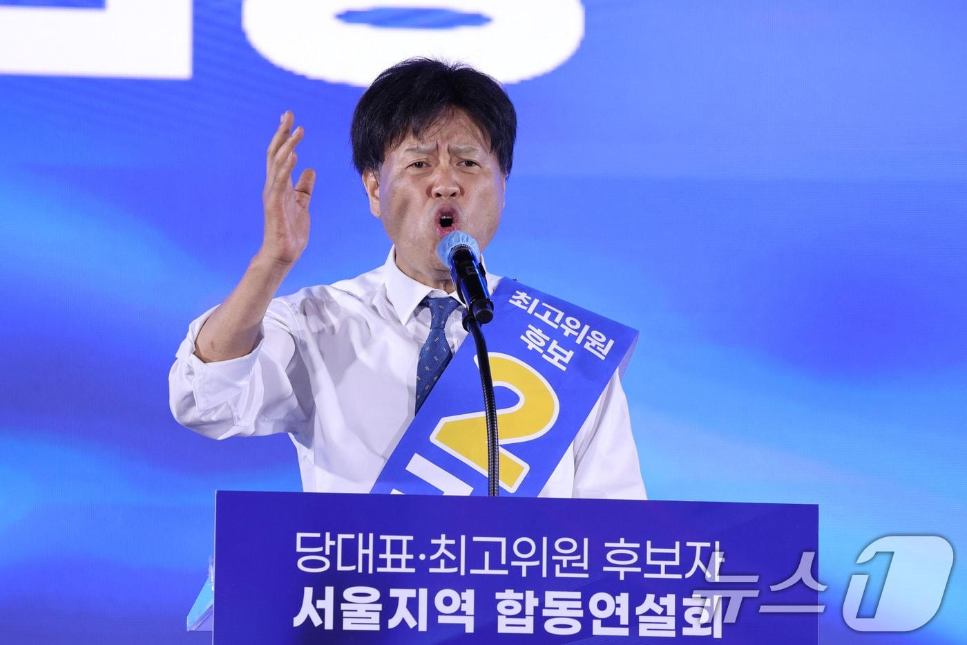 본문 이미지 - 김용 더불어민주당 최고위원 후보가 16일 경기 고양시 킨텍스에서 열린 당대표·최고위원 후보자 서울 지역 순회경선 합동연설회에서 정견 발표를 하고 있다. 2026.8.16 ⓒ 뉴스1 신웅수 기자