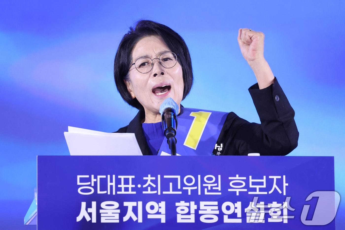 본문 이미지 - 최민희 더불어민주당 최고위원 후보가 16일 경기 고양시 킨텍스에서 열린 당대표·최고위원 후보자 서울 지역 순회경선 합동연설회에서 정견 발표를 하고 있다. 2026.8.16 ⓒ 뉴스1 신웅수 기자