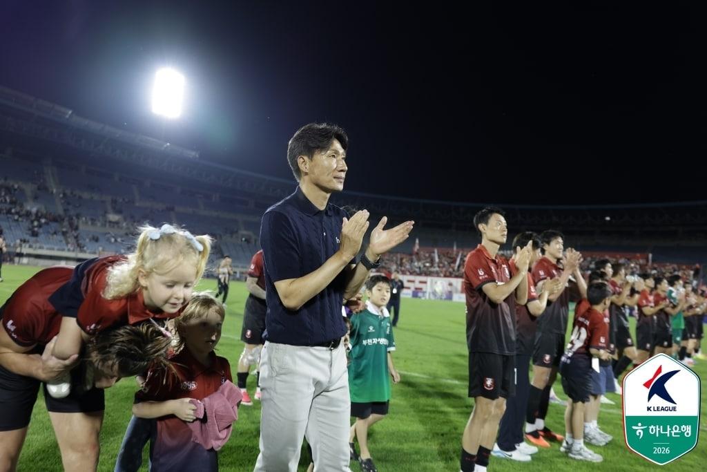 본문 이미지 - 이영민 부천FC 감독. (한국프로축구연맹 제공)