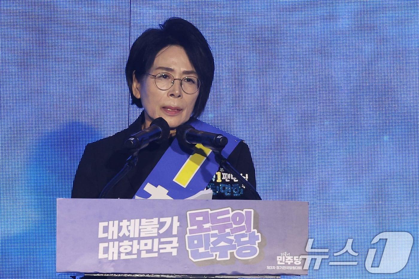 본문 이미지 - 최민희 더불어민주당 최고위원 후보가 17일 오후 대전 유성구 DCC대전컨벤션센터에서 열린 '제3차 정기전국당원대회'에서 정견발표를 하고 있다. 2026.8.17 ⓒ 뉴스1 황기선 기자