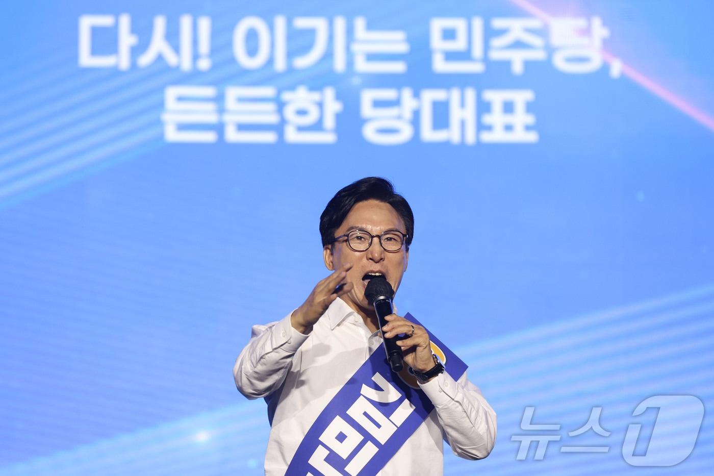 본문 이미지 - 김민석 신임 더불어민주당 대표. (공동취재) 2026.8.17 ⓒ 뉴스1 황기선 기자