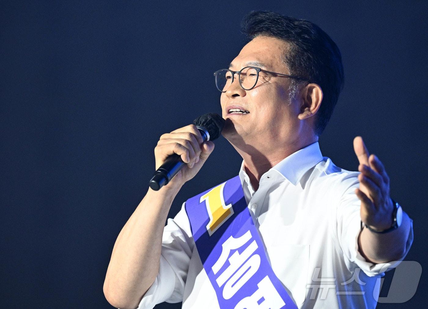 본문 이미지 - 송영길 더불어민주당 당대표 후보가 17일 대전 유성구 대전컨벤션센터 제2전시장에서 열린 제3차 정기전국당원대회에서 정견발표를 하고 있다. (공동취재) 2026.8.17 ⓒ 뉴스1 황기선 기자